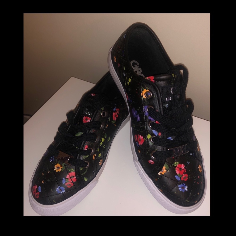 Shoes - Picture 3 of 7